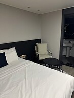 SR Compact Hotel Sinchon