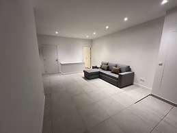 Central 1BR With 1LR Apt Great Location