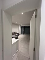 Central 1BR With 1LR Apt Great Location