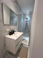 Central 1BR With 1LR Apt Great Location