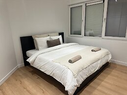 Central 1BR With 1LR Apt Great Location