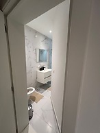Central 1BR With 1LR Apt Great Location