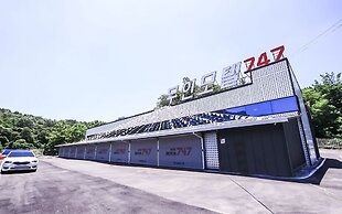 747 Motel