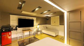 747 Motel