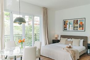 Panoramic Lake Suites