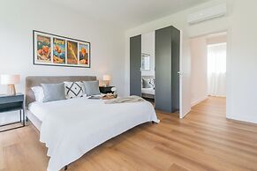 Panoramic Lake Suites