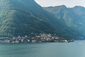 Panoramic Lake Suites
