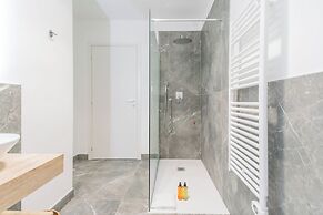 Panoramic Lake Suites