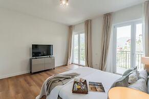 Panoramic Lake Suites