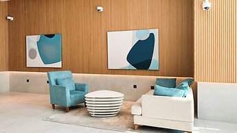 Elegant Palm Studio with Sea View & Pool