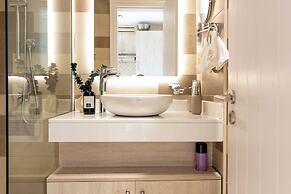 Elegant Palm Studio with Sea View & Pool
