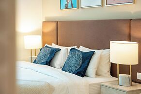 Elegant Palm Studio with Sea View & Pool
