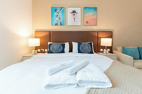 Elegant Palm Studio with Sea View & Pool