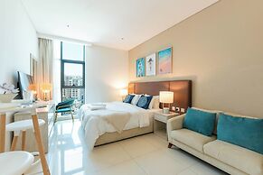 Elegant Palm Studio with Sea View & Pool