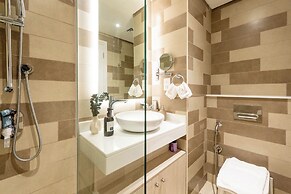 Elegant Palm Studio with Sea View & Pool