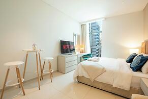 Elegant Palm Studio with Sea View & Pool