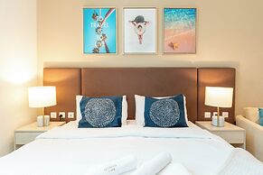 Elegant Palm Studio with Sea View & Pool