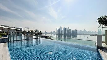 Elegant Palm Studio with Sea View & Pool