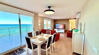 Beachfront Penthouse, 360 Large Private Terrace