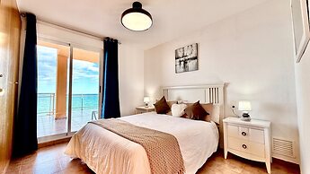 Beachfront Penthouse, 360 Large Private Terrace