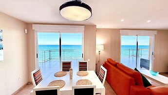 Beachfront Penthouse, 360 Large Private Terrace