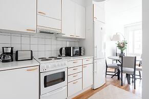 Comfy 1BR Apt with Sauna - Best Location