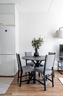 Comfy 1BR Apt with Sauna - Best Location