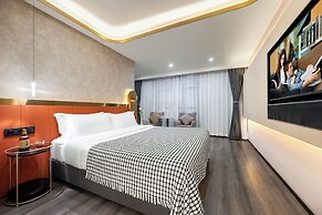 The Move River View Hotel