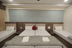 Royal Palace Hotel Surat Velanja