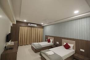 Royal Palace Hotel Surat Velanja