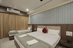 Royal Palace Hotel Surat Velanja