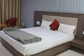Royal Palace Hotel Surat Velanja