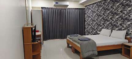 Royal Palace Hotel Surat Velanja