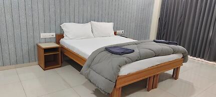 Royal Palace Hotel Surat Velanja