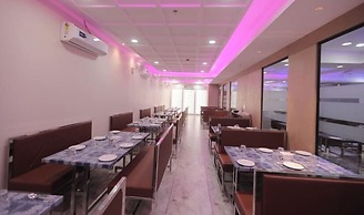 Royal Palace Hotel Surat Velanja
