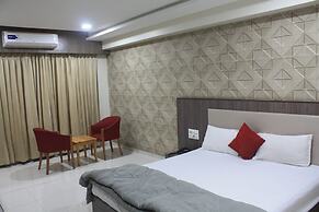 Royal Palace Hotel Surat Velanja