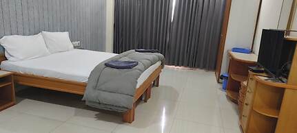 Royal Palace Hotel Surat Velanja