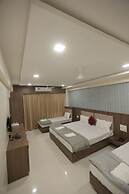 Royal Palace Hotel Surat Velanja