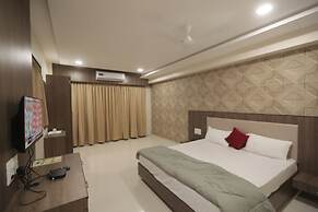 Royal Palace Hotel Surat Velanja