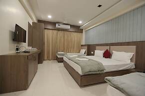 Royal Palace Hotel Surat Velanja