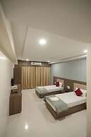 Royal Palace Hotel Surat Velanja