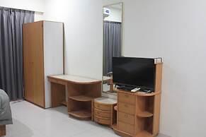 Royal Palace Hotel Surat Velanja