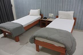 Royal Palace Hotel Surat Velanja