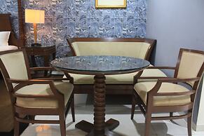 Royal Palace Hotel Surat Velanja