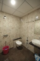 Royal Palace Hotel Surat Velanja