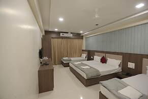 Royal Palace Hotel Surat Velanja
