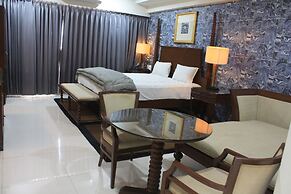 Royal Palace Hotel Surat Velanja