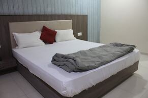 Royal Palace Hotel Surat Velanja