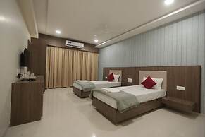 Royal Palace Hotel Surat Velanja