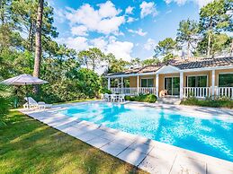 Superior Villa Escape in Lacanau